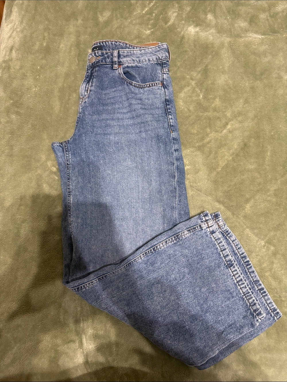 Aeropostale Low-Rise Baggy Wide Leg Jeans